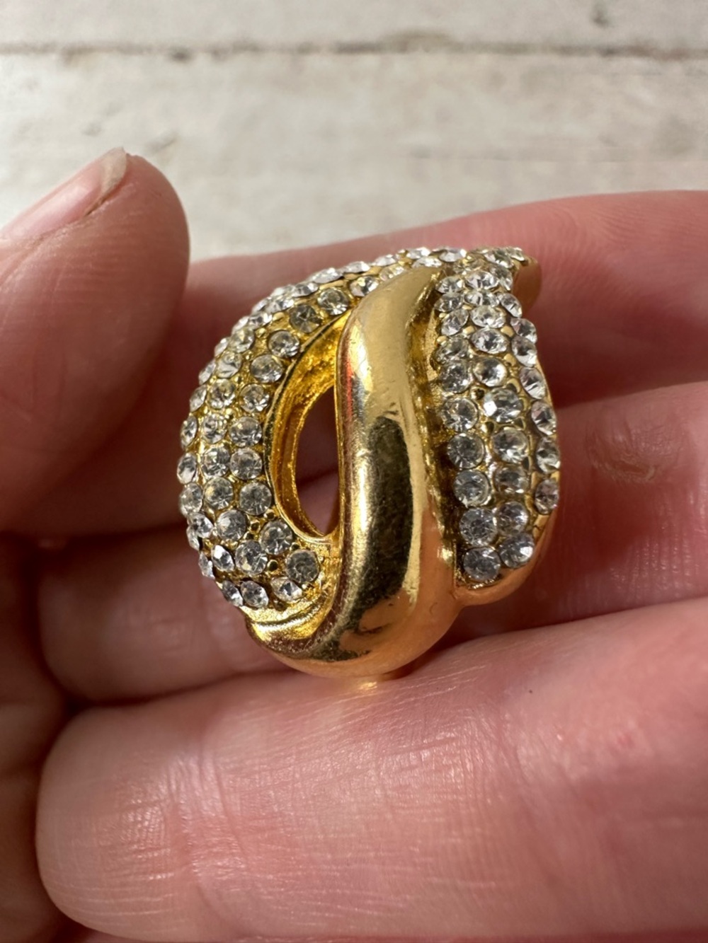 Vintage Christian Dior Pave Rhinestone Gold Tone Clip On Earrings - Picture 8 of 12